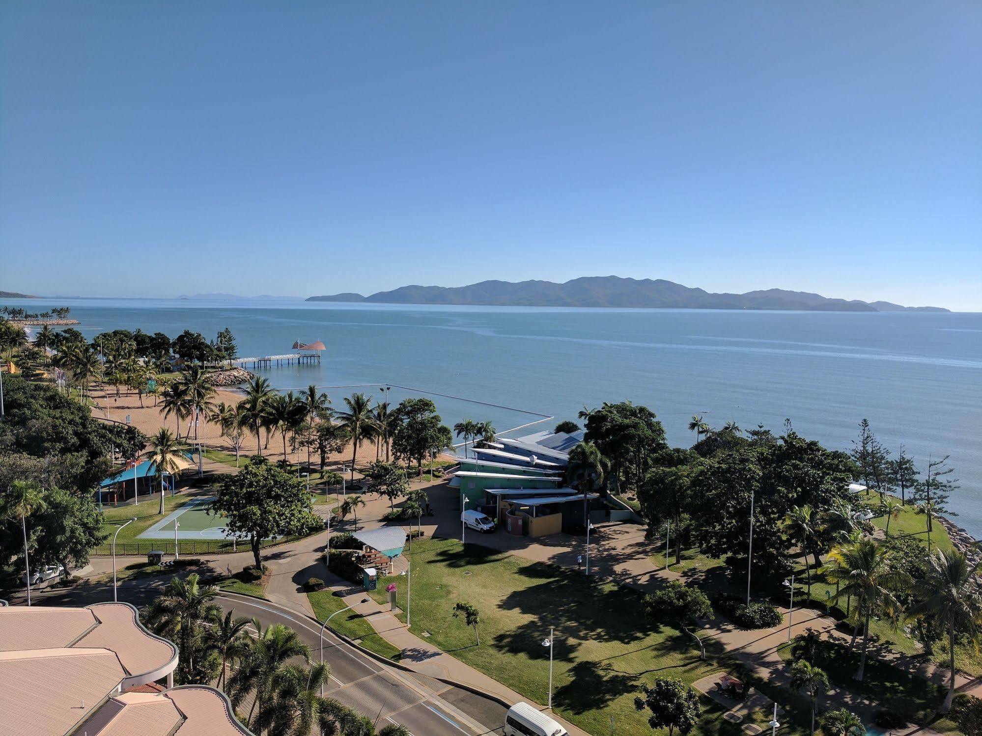 Aquarius On The Beach Townsville Exterior foto