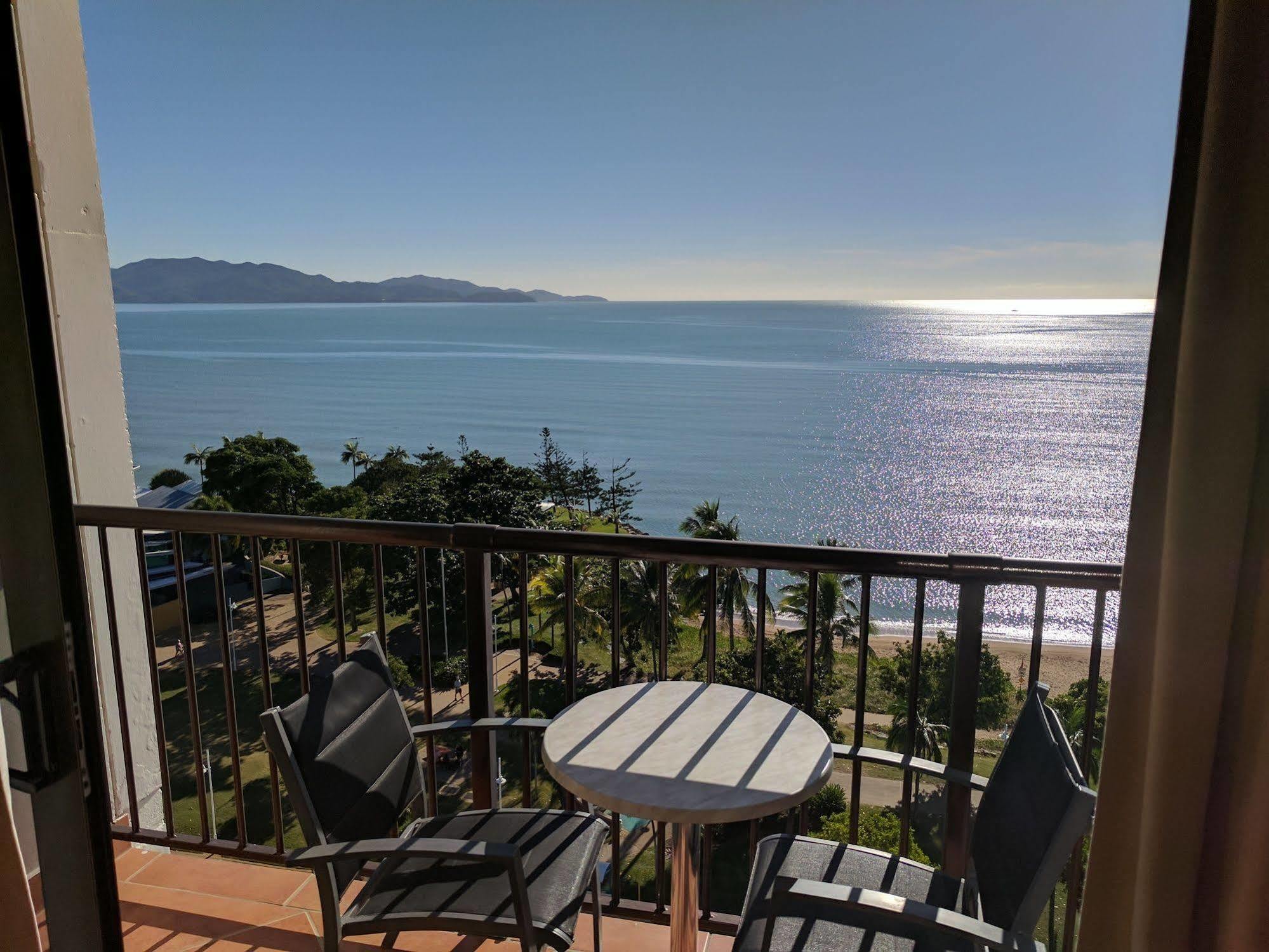 Aquarius On The Beach Townsville Exterior foto