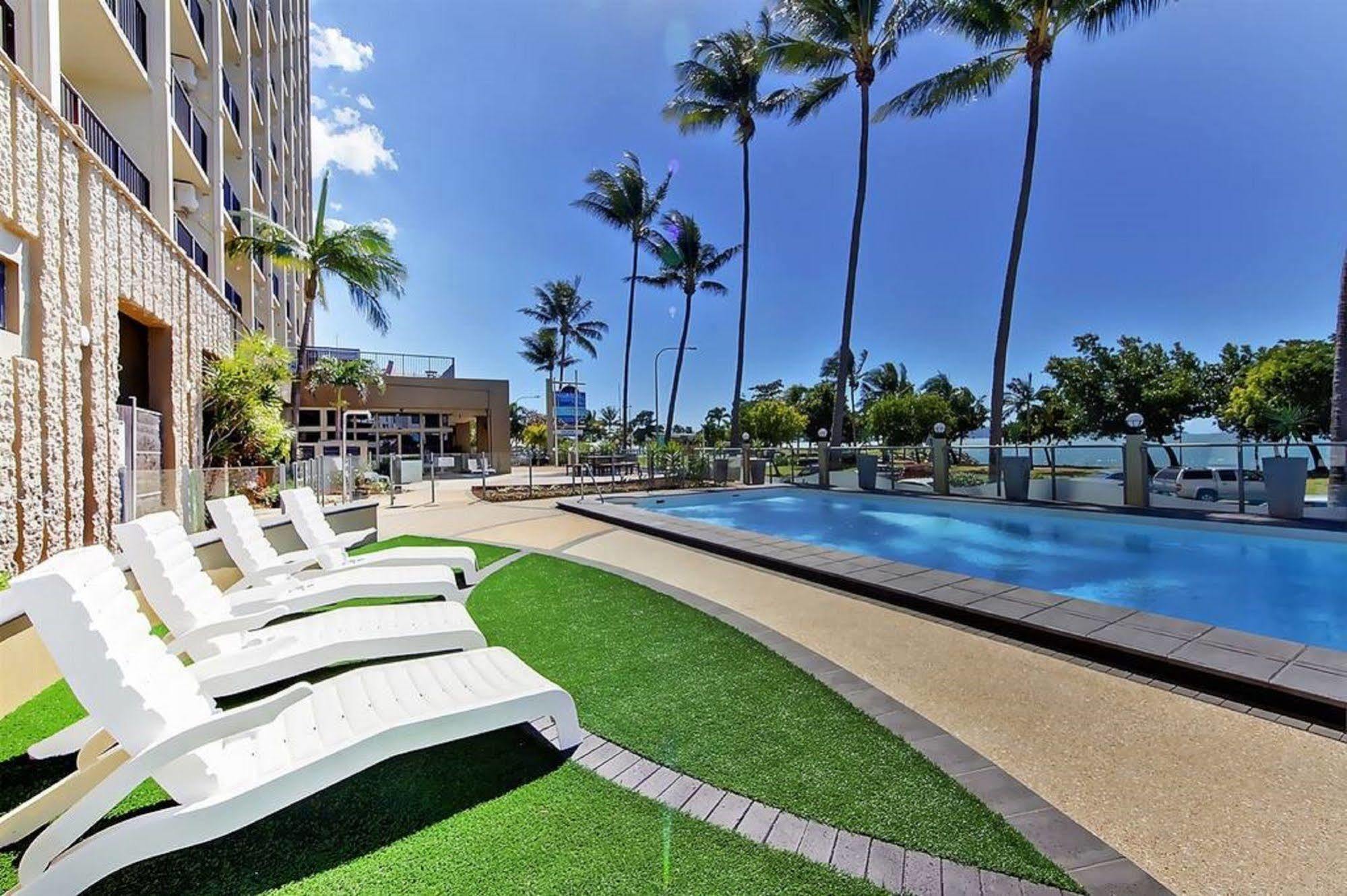 Aquarius On The Beach Townsville Exterior foto