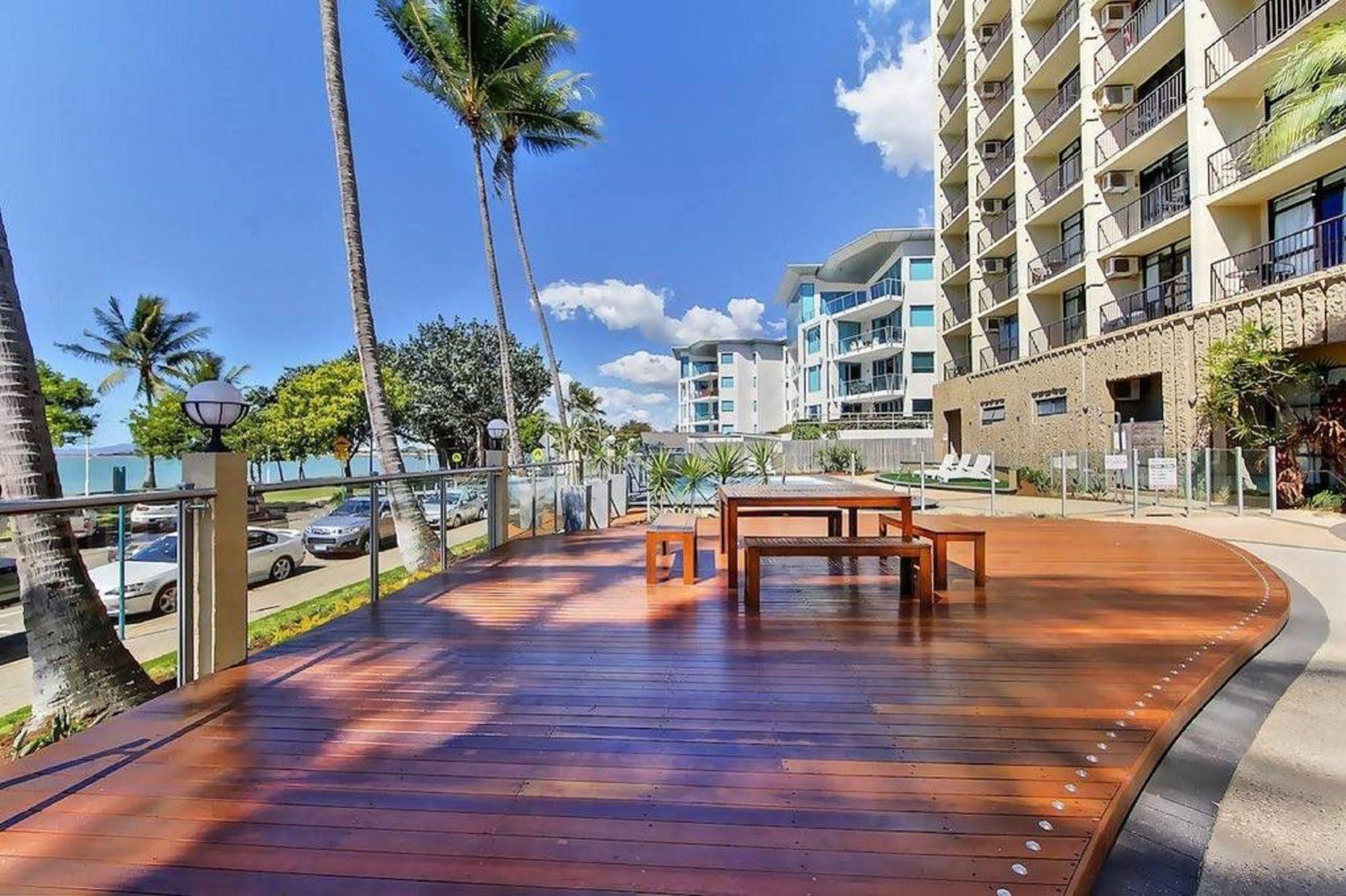 Aquarius On The Beach Townsville Exterior foto