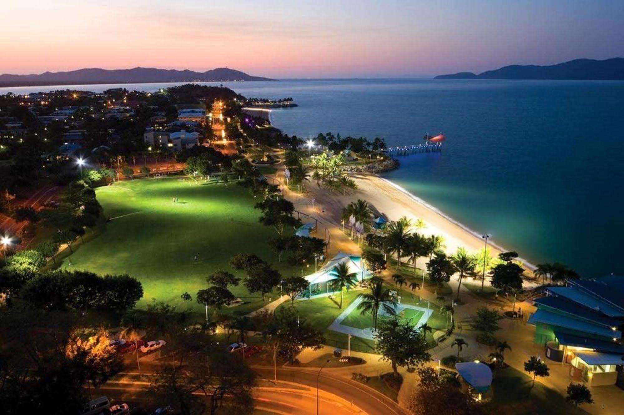 Aquarius On The Beach Townsville Exterior foto
