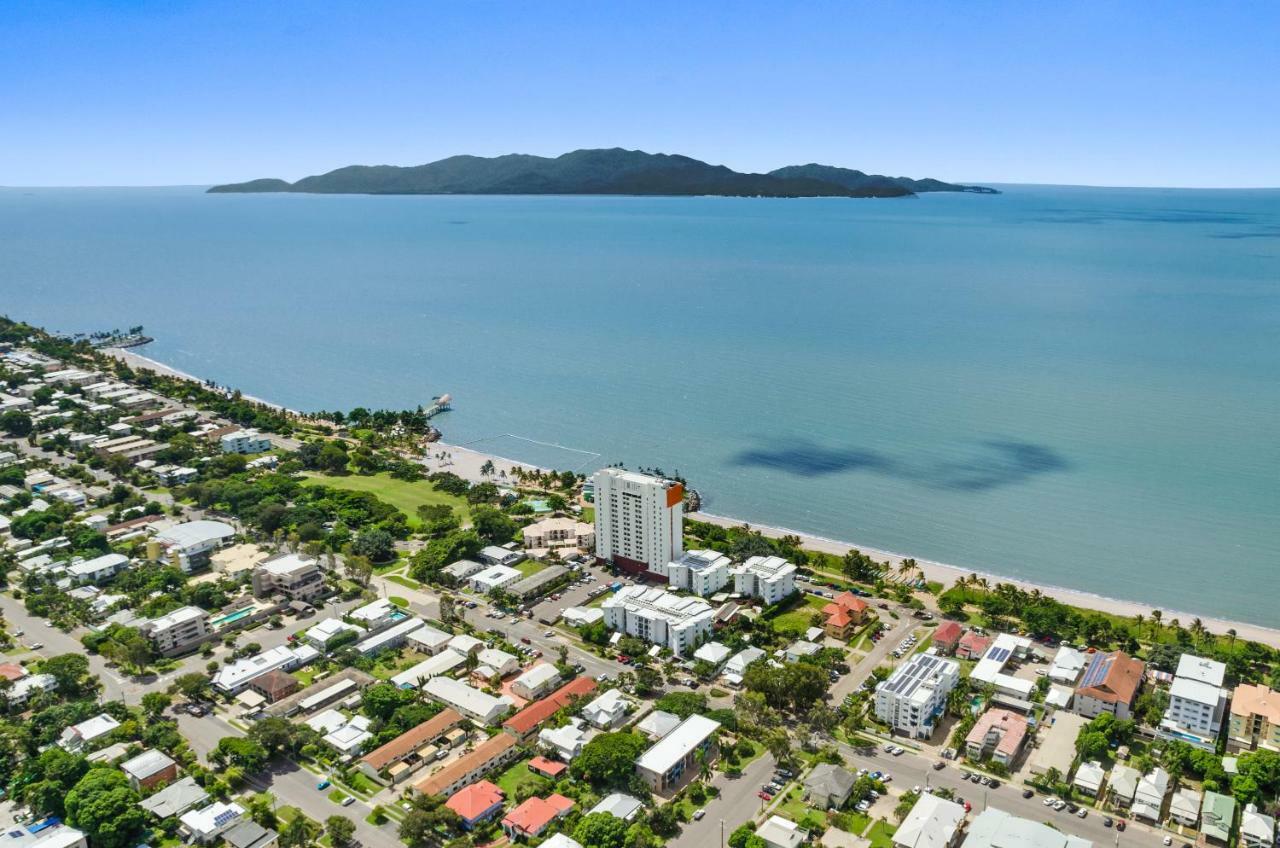 Aquarius On The Beach Townsville Exterior foto